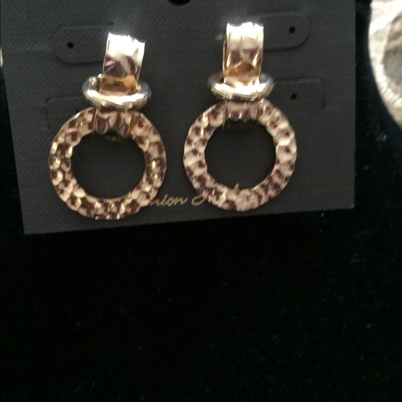 Jewelry - Picture 6 of 6